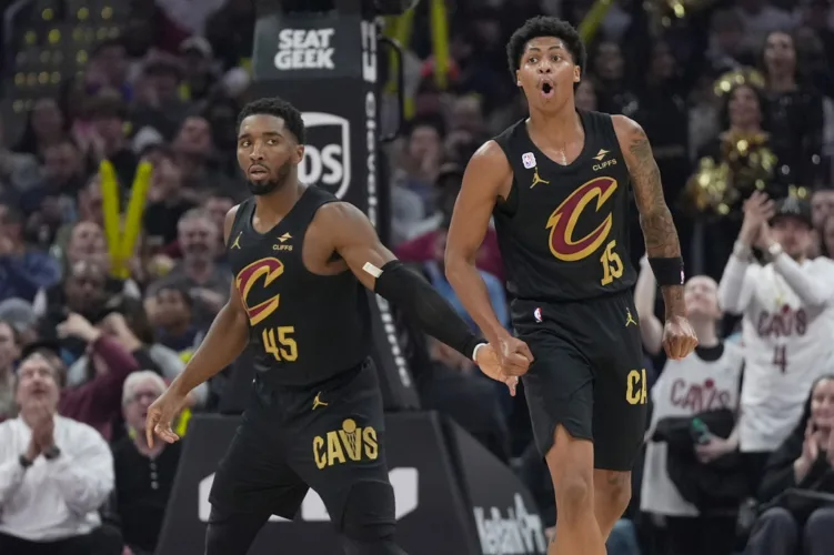 Thomas sparks Cavs’ rally in NBA debut